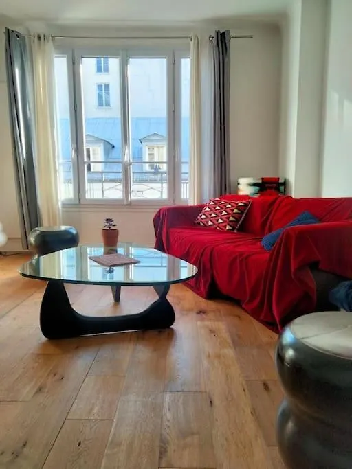 Quiet And Very Central Apartment Paris