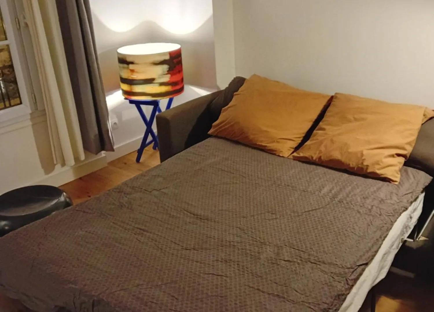 Quiet And Very Central Apartment contacts